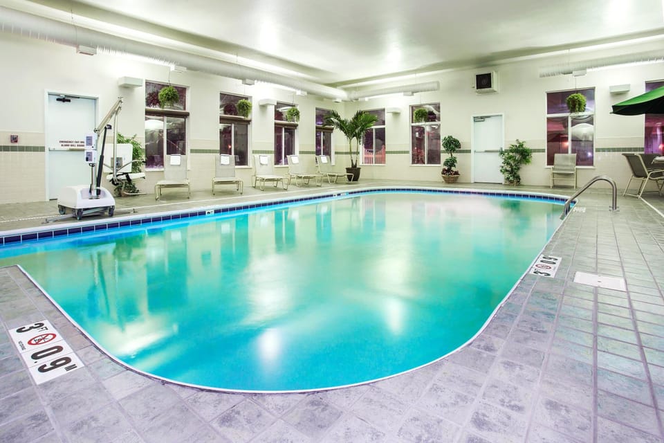 Swimming pool