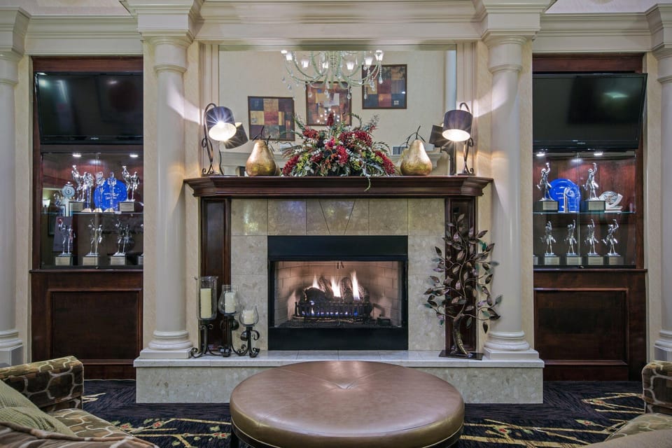 Holiday Inn Express Hotel & Suites Youngstown North-Warren/Niles By IHG Hotel in Ohio