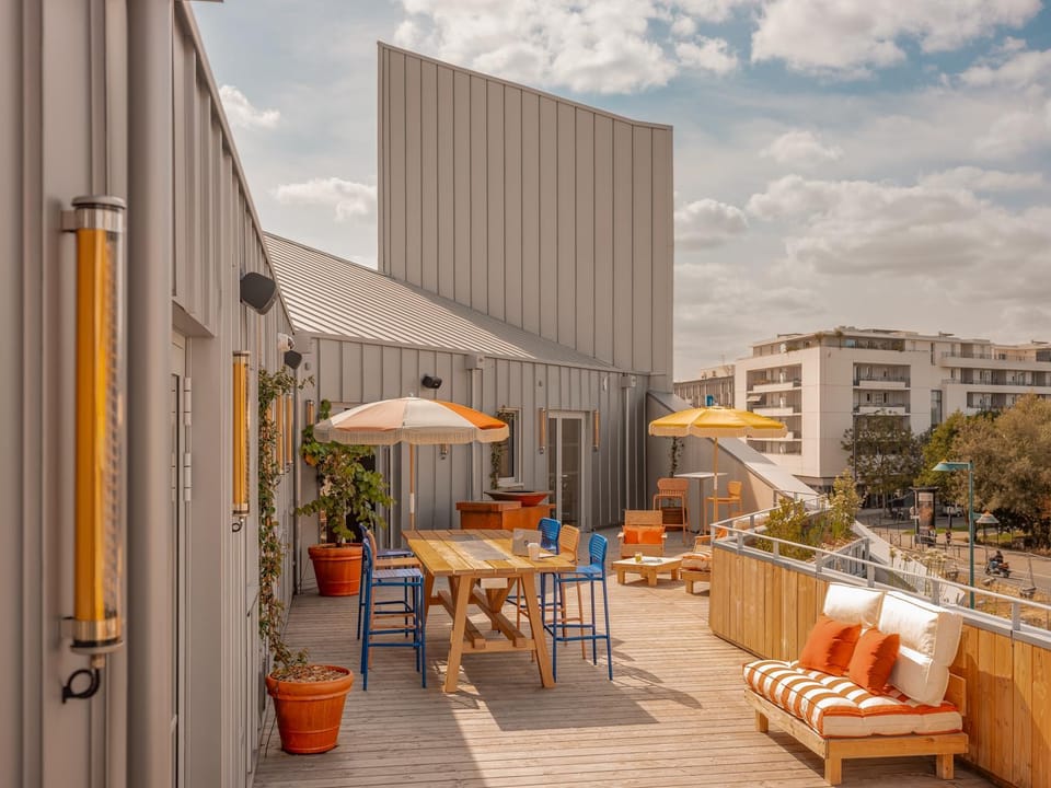 Eklo Hotels Bordeaux Center Bastide Hotel in Bordeaux