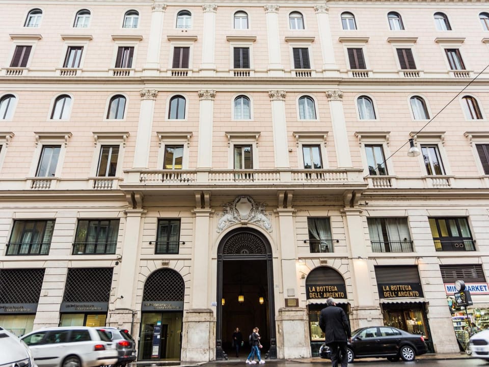 Queen Palace Suites Hotel in Rome