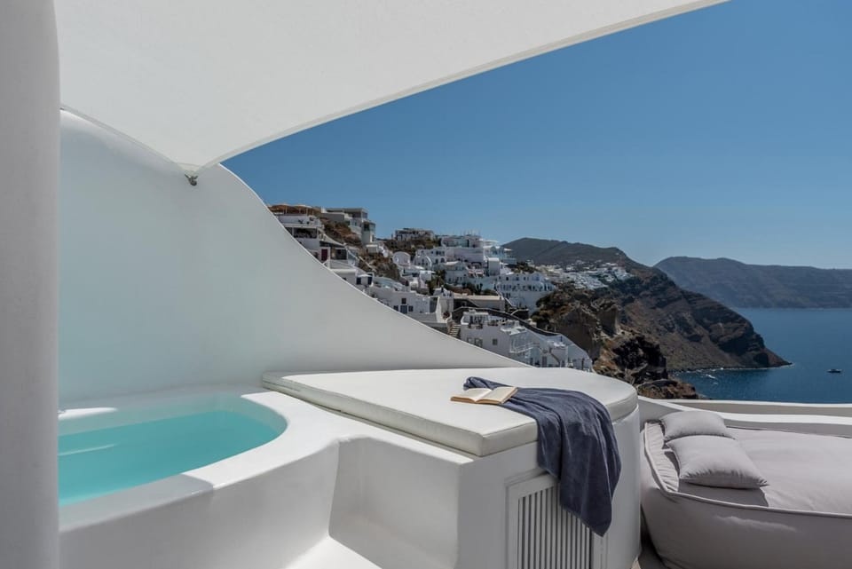 Chelidonia Luxury Suites Hotel in Oia