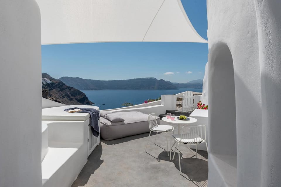 Chelidonia Luxury Suites Hotel in Oia