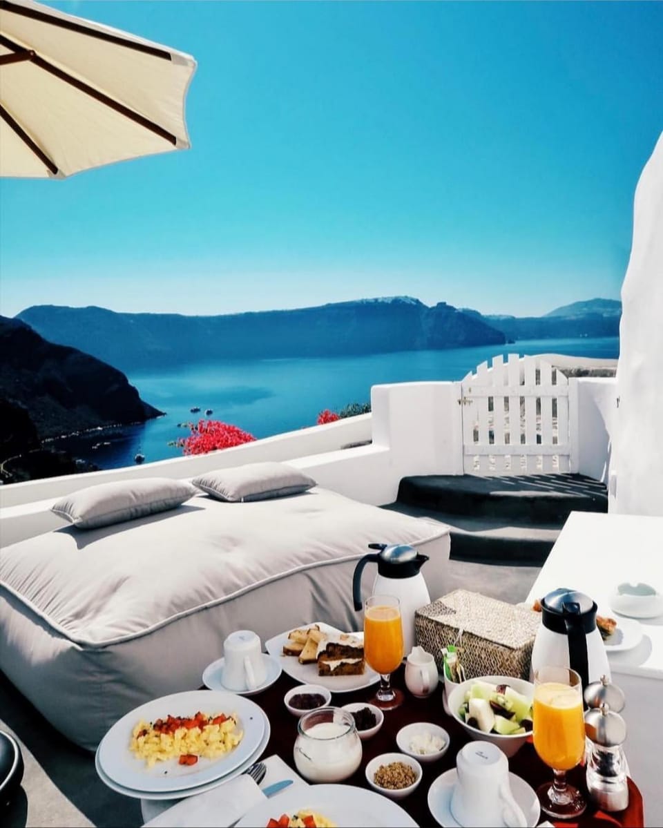 Chelidonia Luxury Suites Hotel in Oia