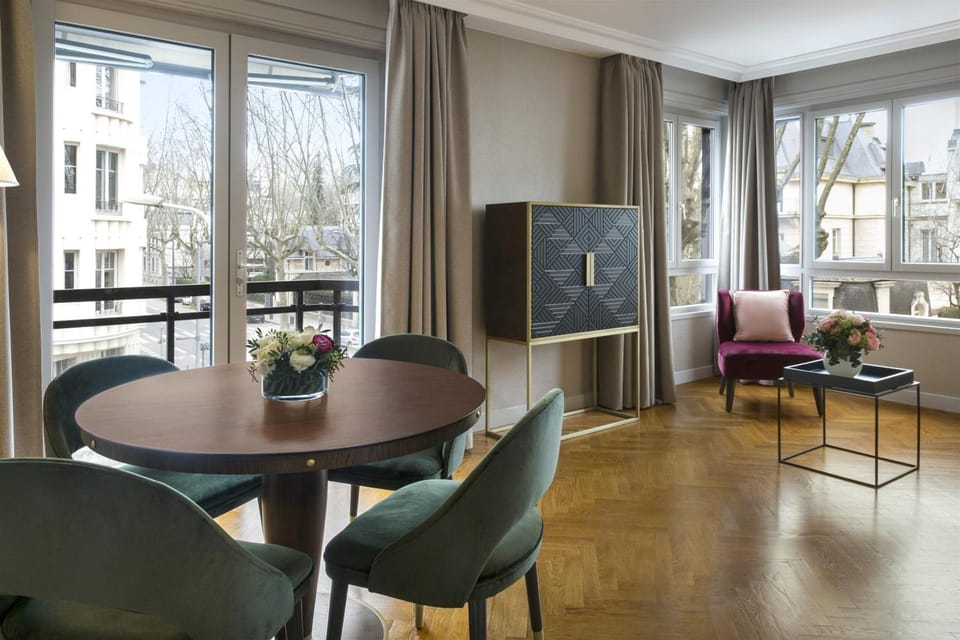 Warwick Reine Astrid - Lyon Apartment hotel in Lyon