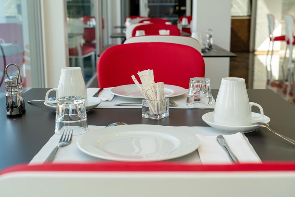 Nash Pratik Hotel Hotel in Canton of Geneva