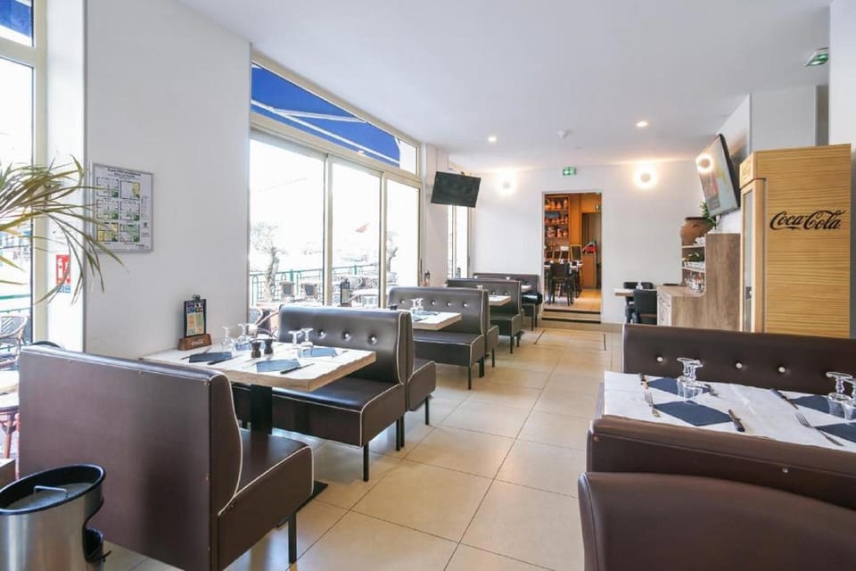 Le Theatre Hotel in Suresnes
