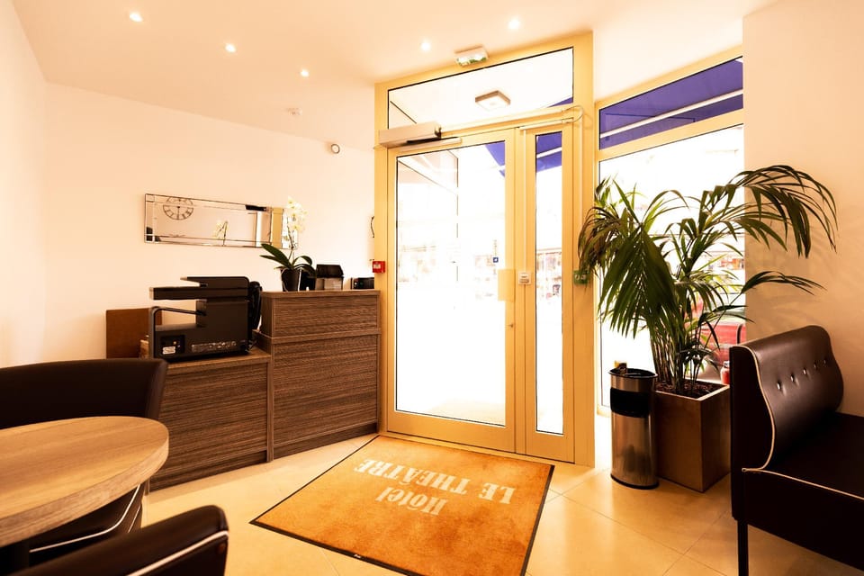 Le Theatre Hotel in Suresnes