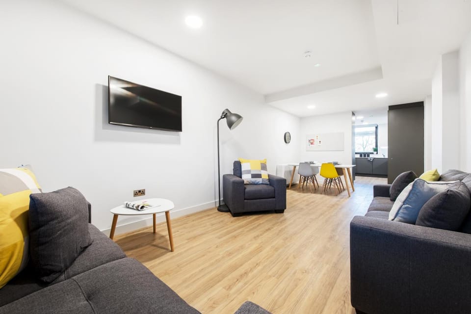 Shared lounge/TV area