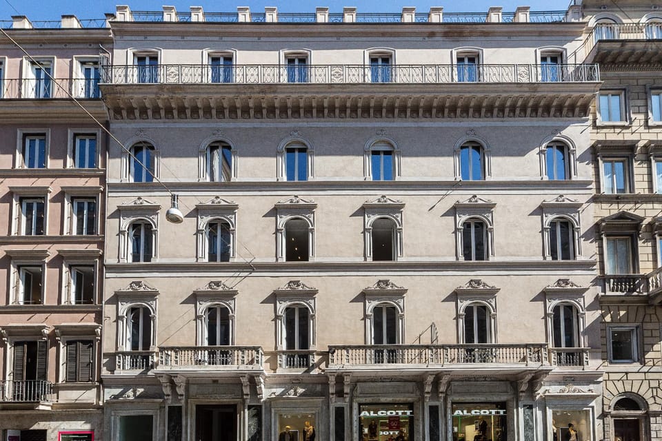 Amazing Piazza Venezia Suites Hotel in Rome