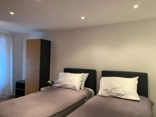 HOTEL HOVI DE LA MAIRIE Hotel in Aubervilliers