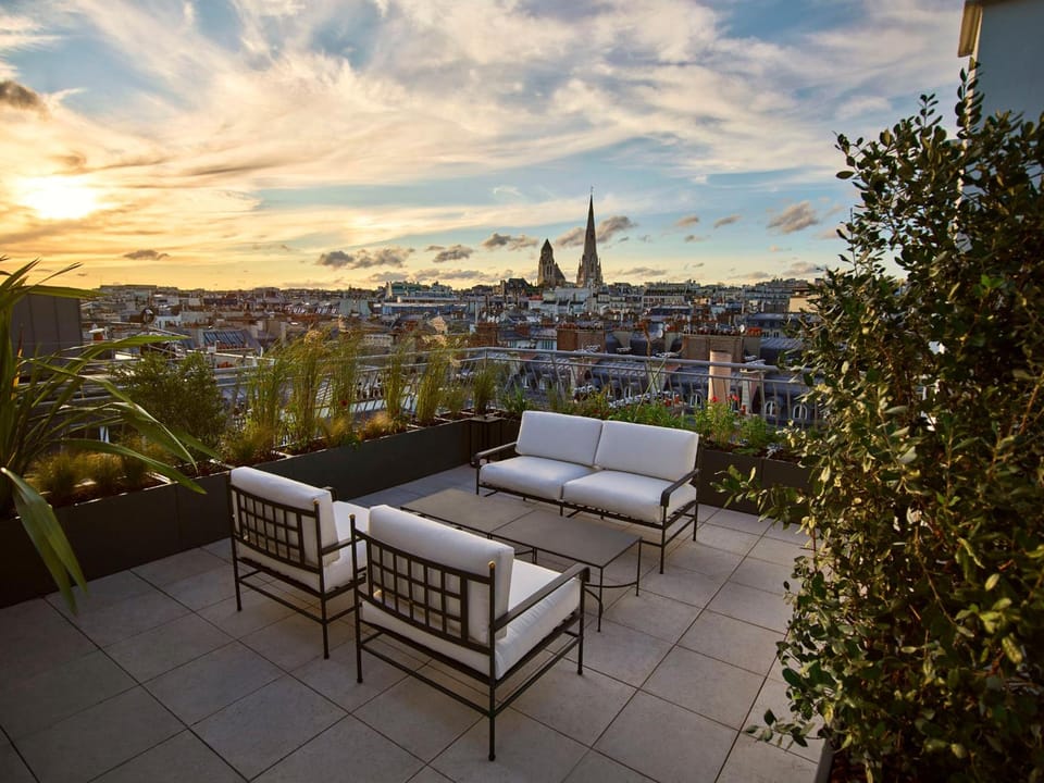 Hotel Plaza Athenee - Dorchester Collection Hotel in Paris