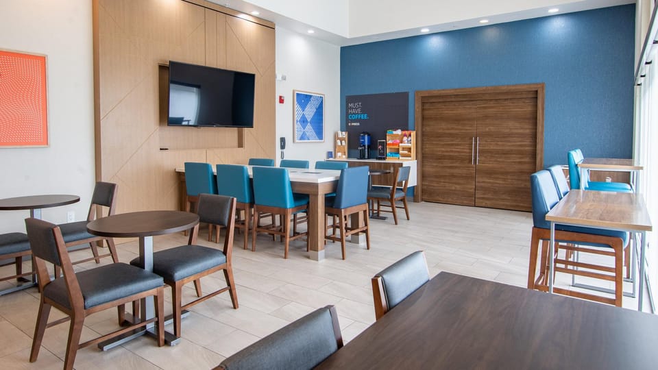 Holiday Inn Express Oakdale By IHG Hotel in Oakdale
