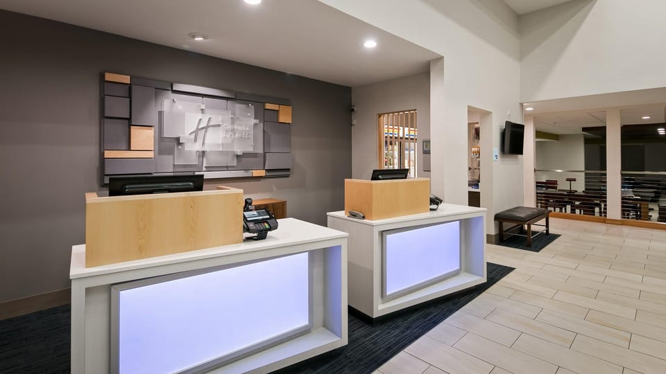 Holiday Inn Express Hotel & Suites Everett By IHG Hotel in Paine Lake Stickney