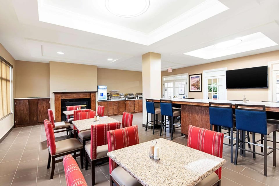 Comfort Inn & Suites Pine Bluff Hotel in Pine Bluff