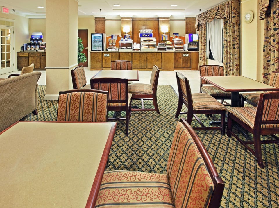 Comfort Inn & Suites Pine Bluff Hotel in Pine Bluff