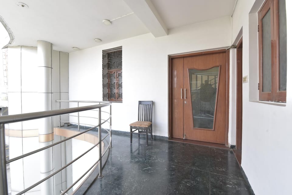 Hotel Airport Plaza Hotel in Ahmedabad