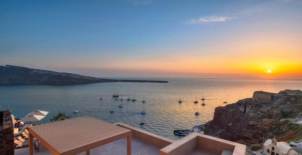 Old Castle Oia Hotel in Oia