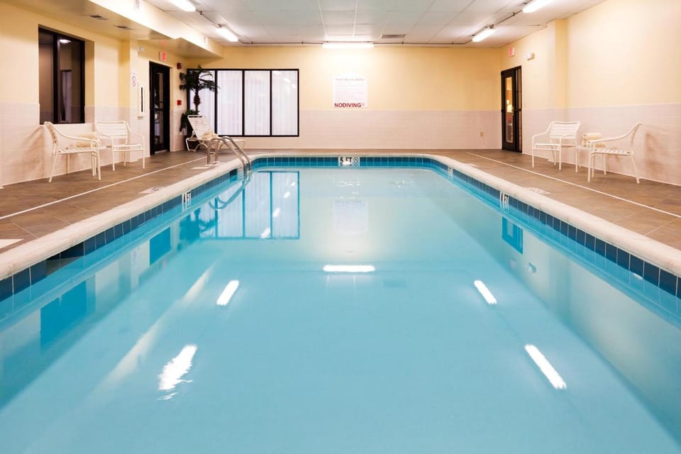 Holiday Inn Express Knoxville-Strawberry Plains By IHG Hotel in Knoxville