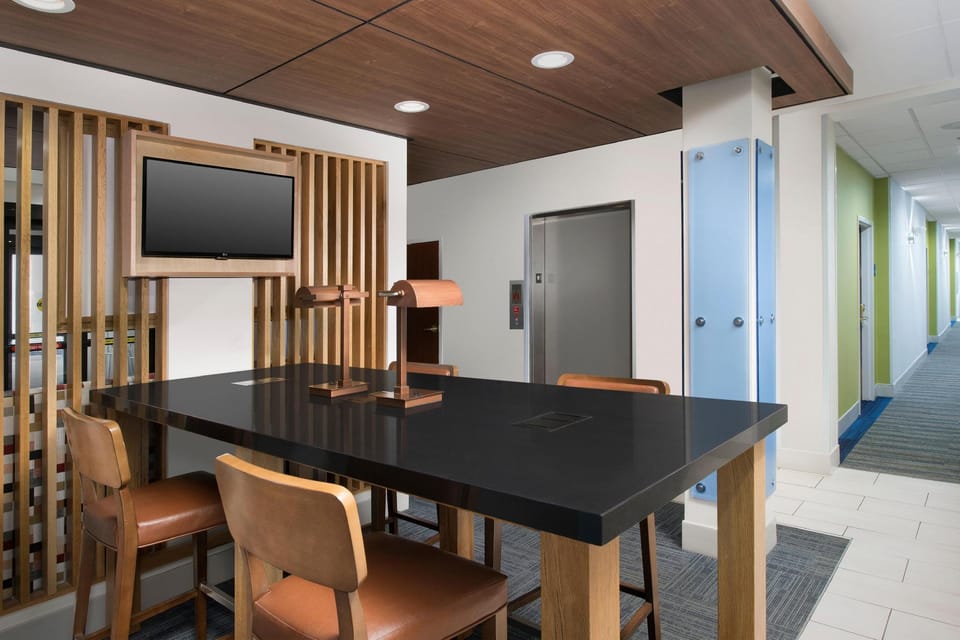 Holiday Inn Express Knoxville-Strawberry Plains By IHG Hotel in Knoxville