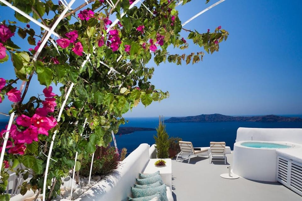 Ananda Infinity Hotel in Thera