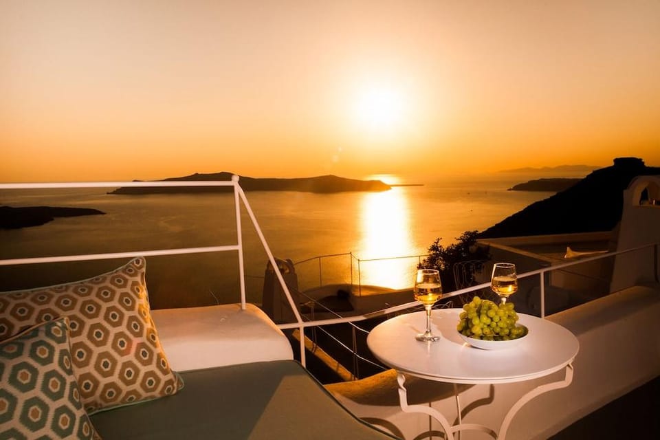 Ananda Infinity Hotel in Thera