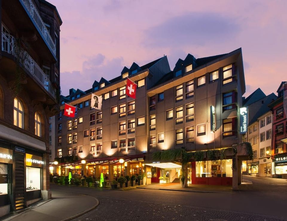 Hotel Basel - urbane Tradition und Moderne Hotel in Basel