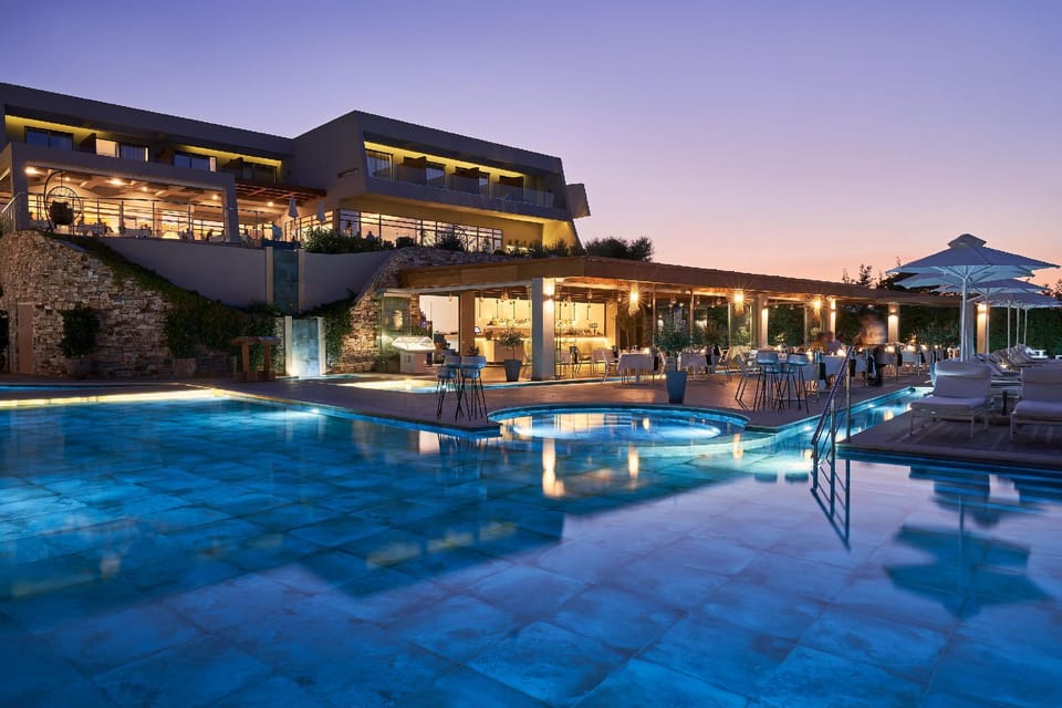 Swimming pool [outdoor]
