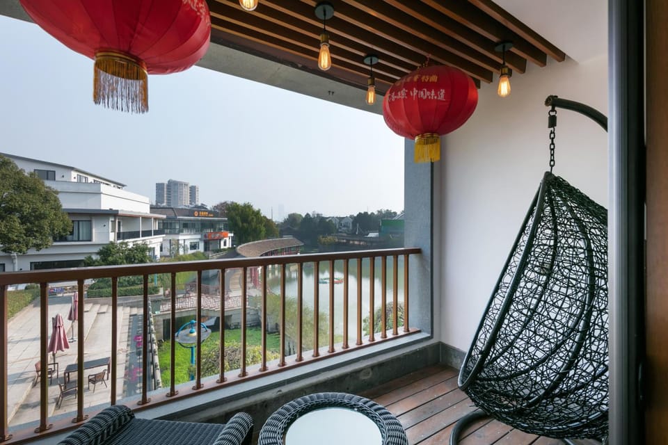 Floral Hotel Yingxi Riverside Deqing Hotel in Hangzhou