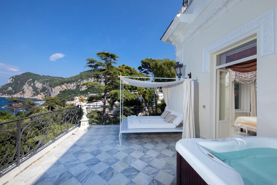 Luxury Villa Excelsior Parco Hotel in Marina Grande