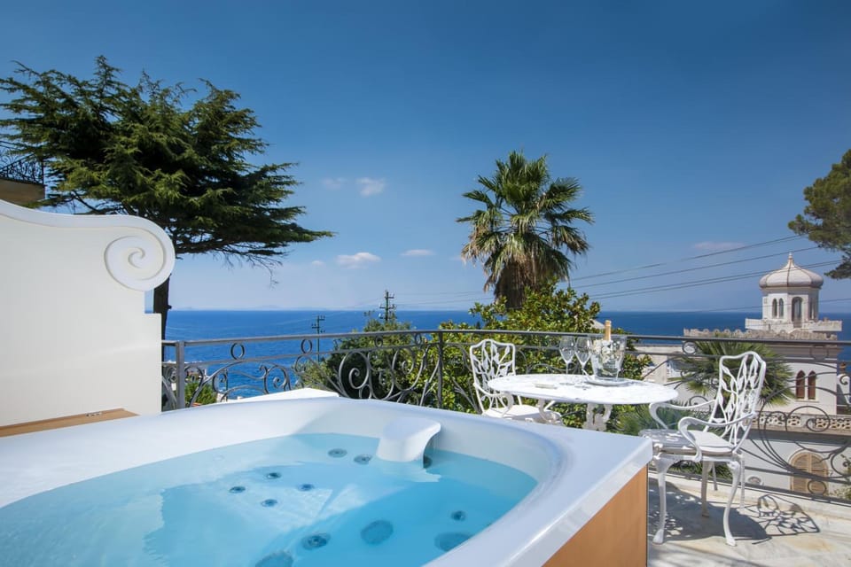 Luxury Villa Excelsior Parco Hotel in Marina Grande