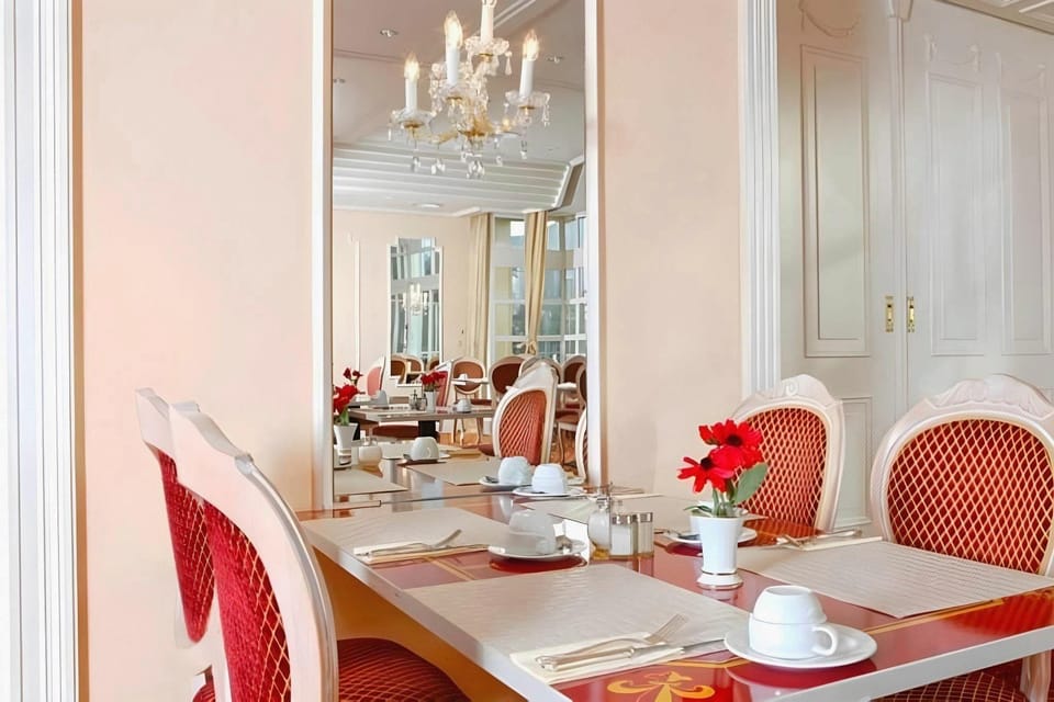 Hotel Kaiserhof Deluxe Hotel in Lubeck