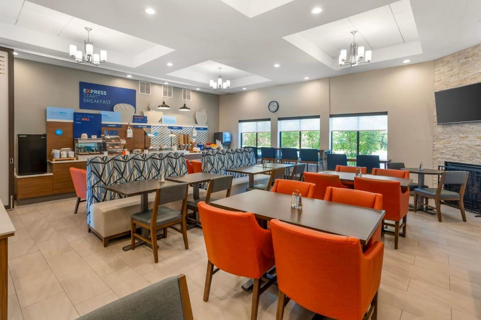 Holiday Inn Express Hotel & Suites Newton Sparta By IHG Hotel in Newton