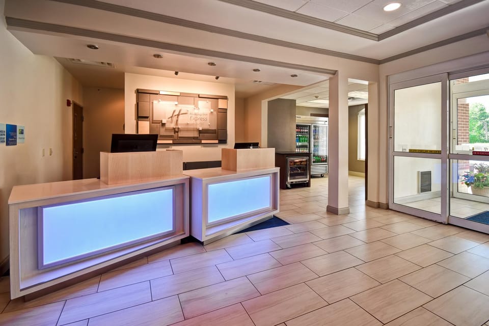 Holiday Inn Express & Suites Schererville By IHG Hotel in Indiana
