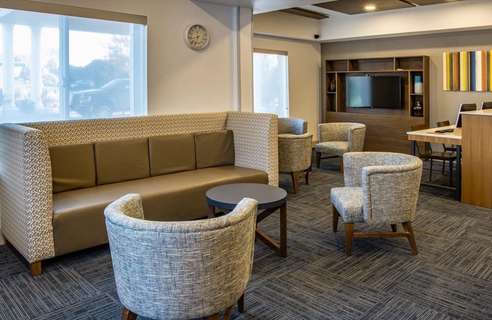 Holiday Inn Express Hotel & Suites Roseville - Galleria Area By IHG Hotel in Roseville