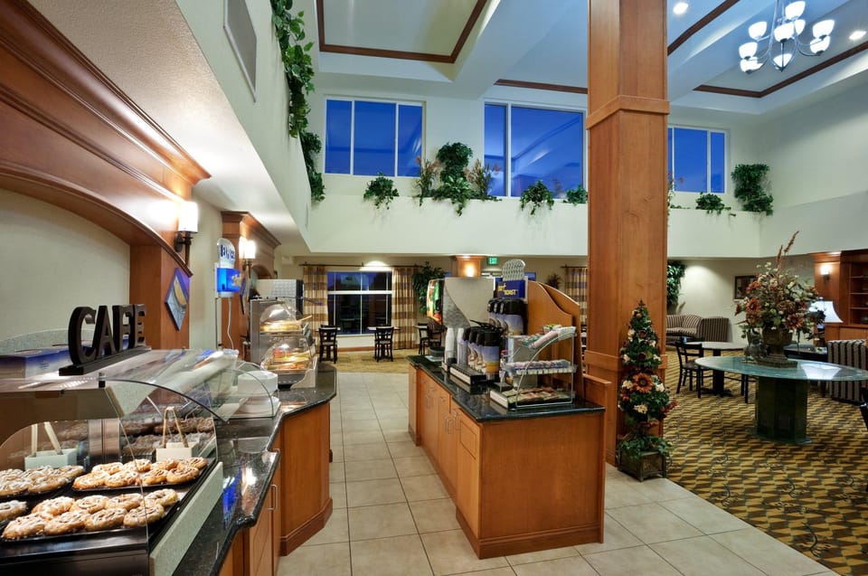 Holiday Inn Express Hotel & Suites Nampa By IHG Hotel in Nampa