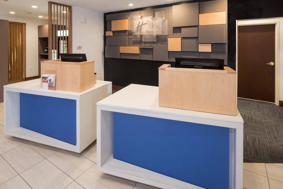 Holiday Inn Express Hotel & Suites Detroit-Utica By IHG Hotel in Utica