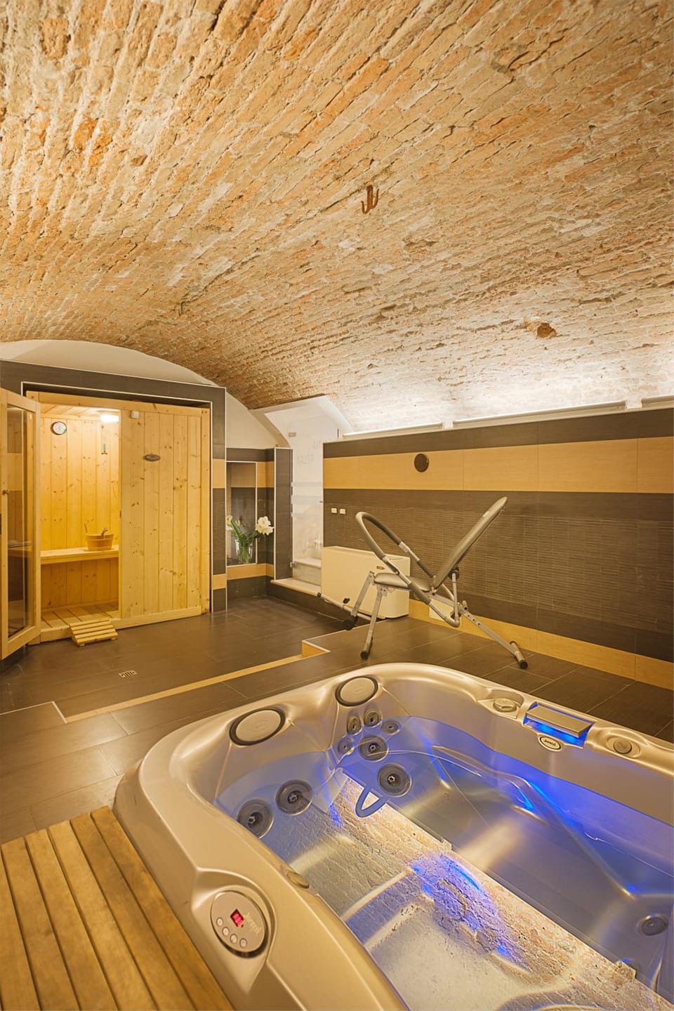 Hot tub