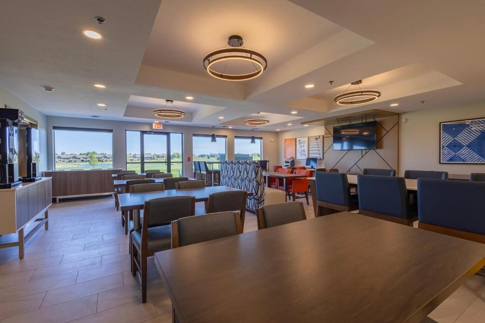 Holiday Inn Express & Suites Sioux Center By IHG Hotel in Iowa
