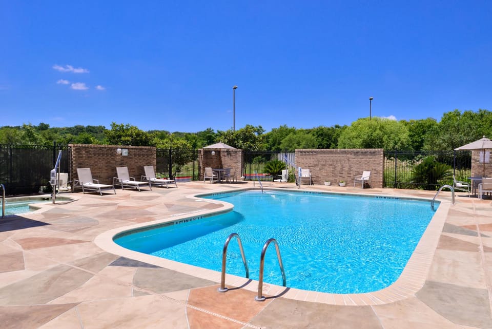 Holiday Inn Express & Suites Selma By IHG Hotel in San Antonio