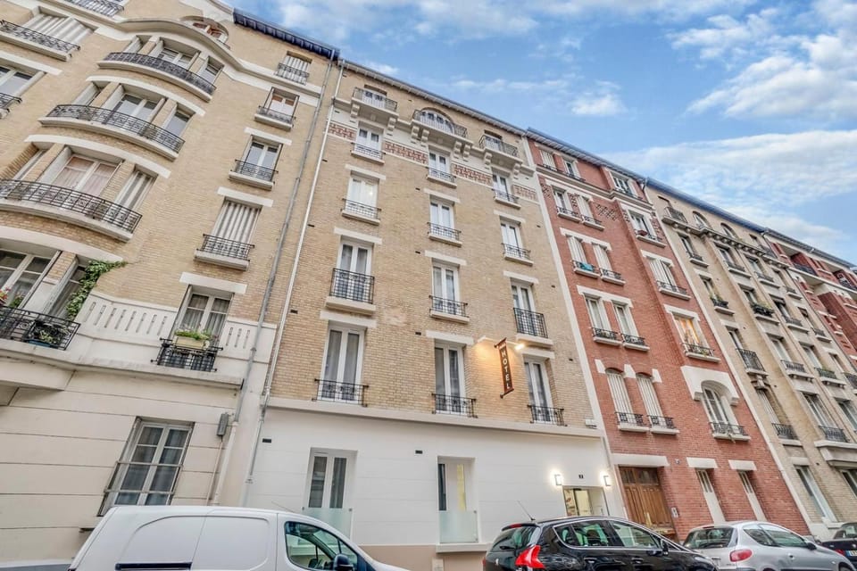 Paris Hotel Hotel in Clichy