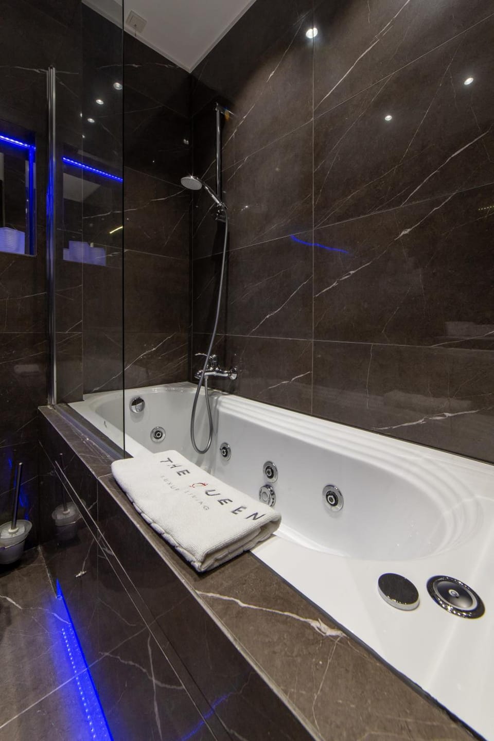 The Queen Luxury Apartments - Villa Carlotta Hotel in Luxembourg