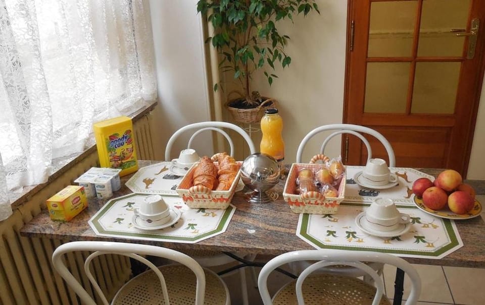 Hotel le Petit Chateau (ex hotel des amis) Hotel in Montrouge