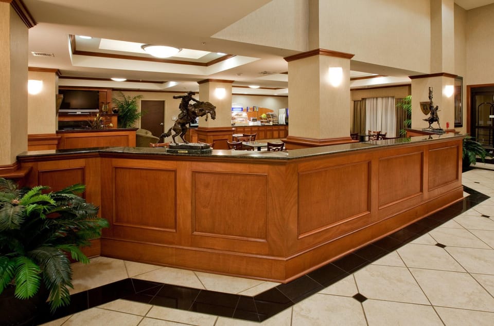 Holiday Inn Express Hotel and Suites Ada By IHG Hotel in Ada