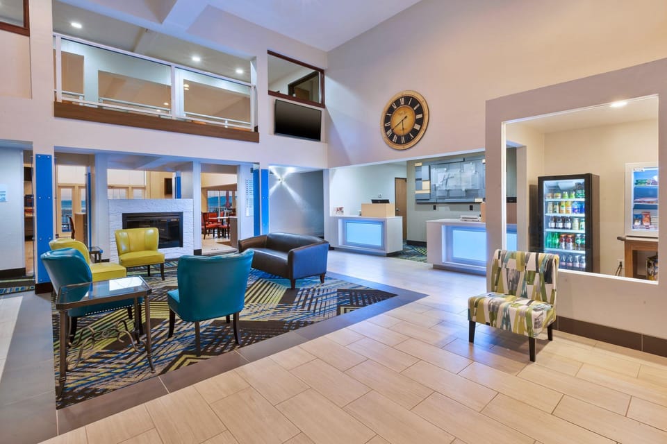Holiday Inn Express & Suites Petoskey by IHG Hotel in Petoskey