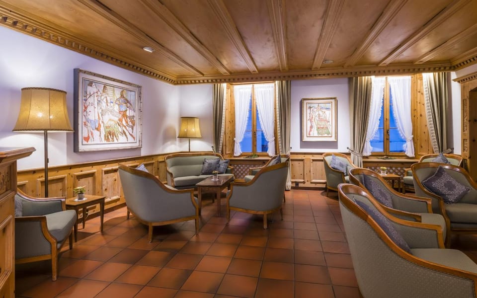 Shared lounge/TV area