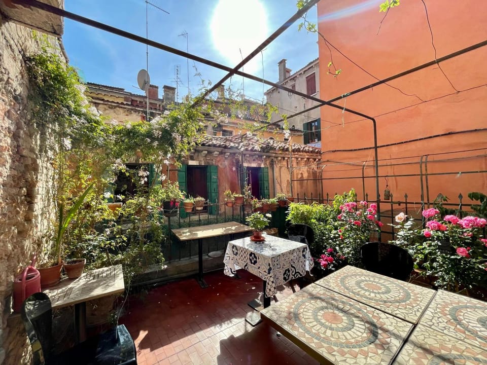 Ai Boteri Hostel in Venice