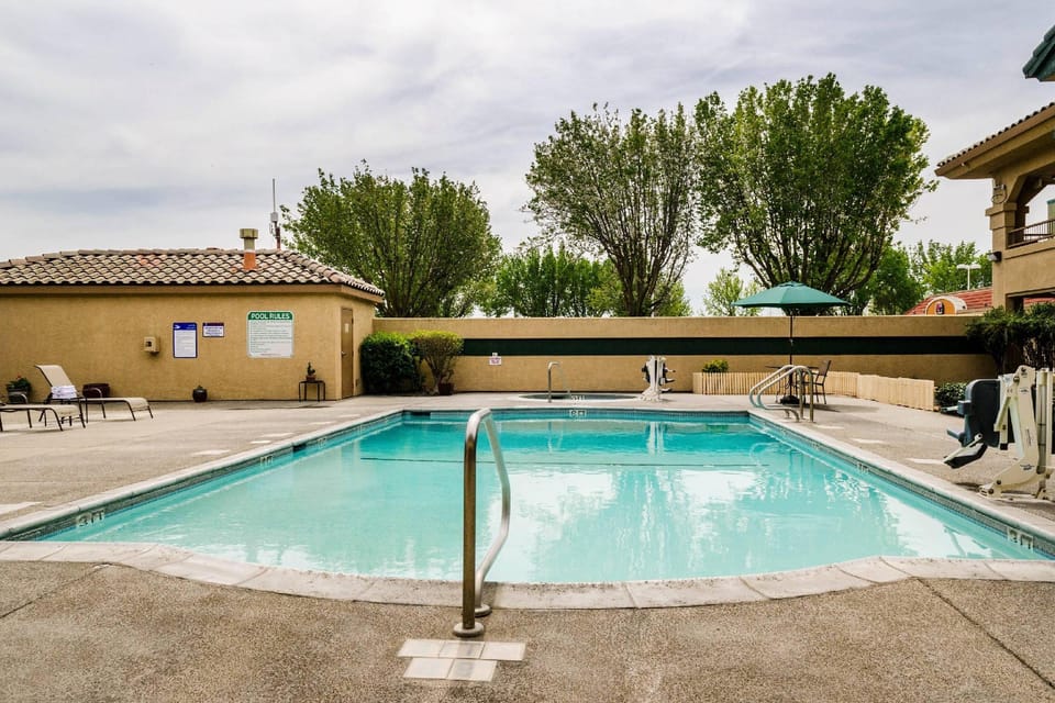 Quality Inn & Suites Lathrop Hotel in Manteca