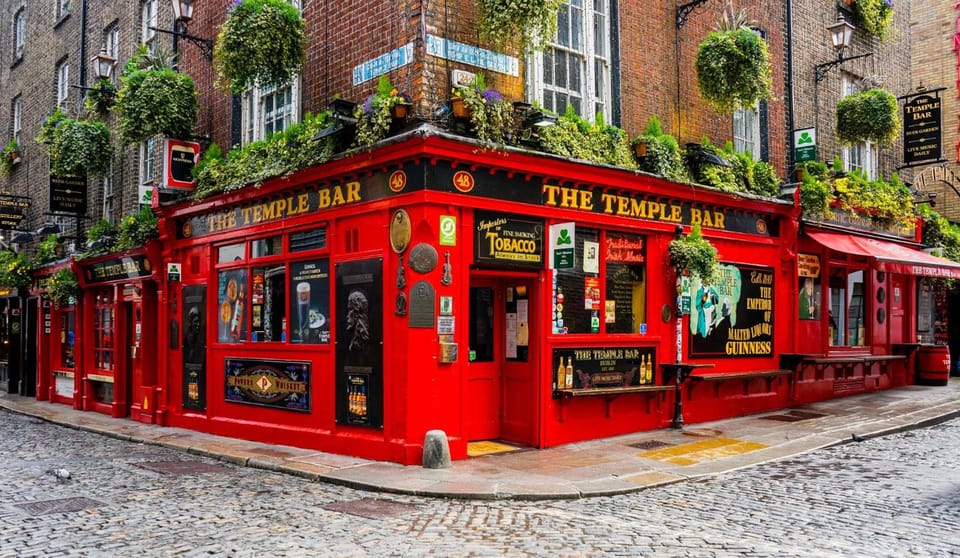 Temple Bar Lane by the KeyCollections Hotel in Dublin