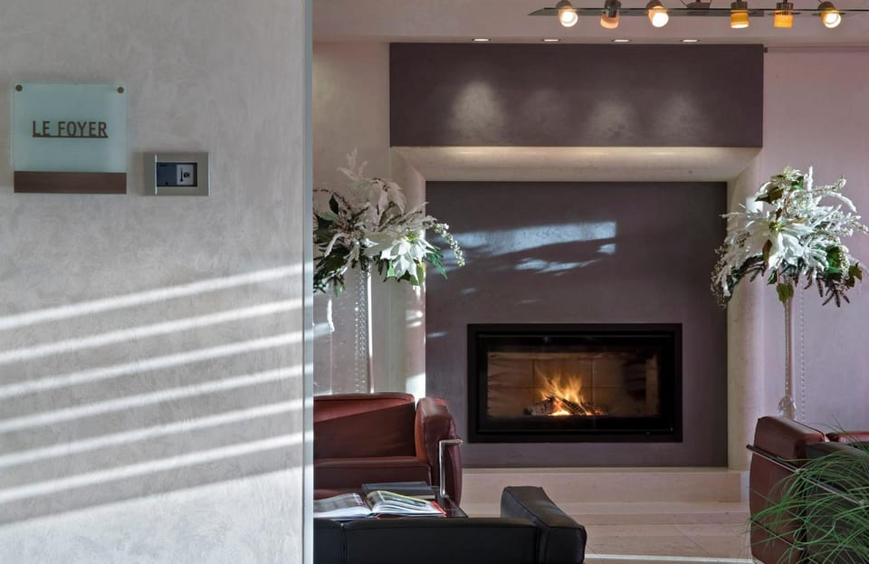 Shared lounge/TV area