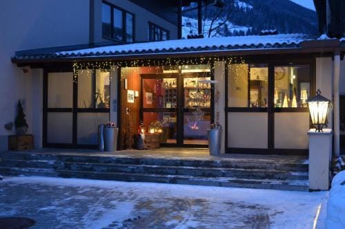Dahoam by Sarina - Hotel & Suites Hotel in Zell am See